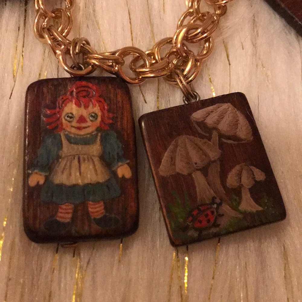 True vintage handpainted raggedy ann bracelet - Picture 3 of 8
